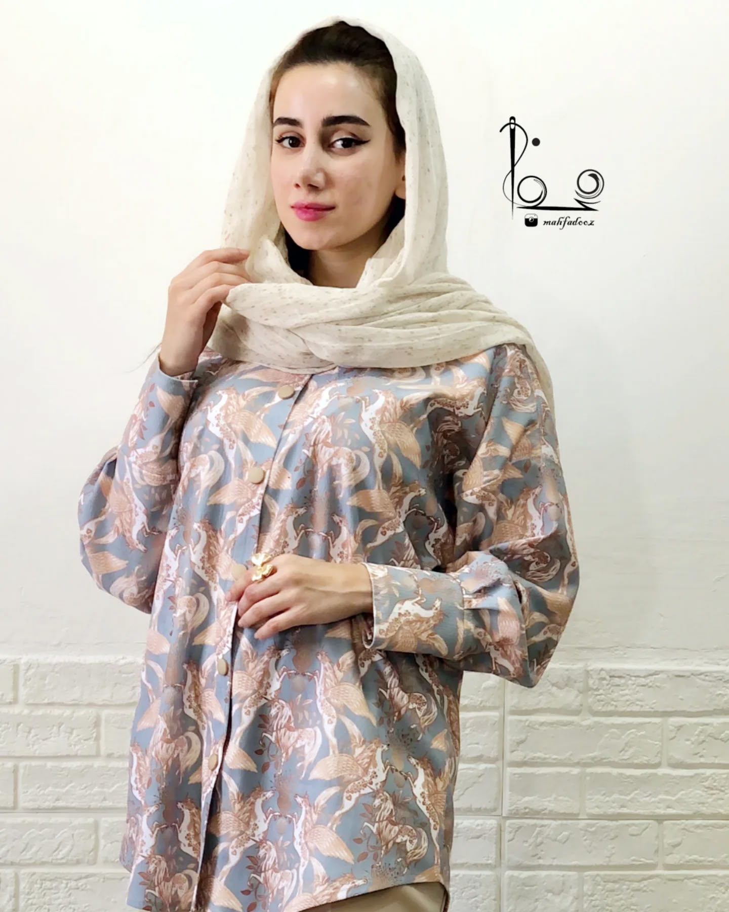 شومیز زنانه مدل کیمونو یقه مردانه جنس کبریتی طرح اسب اشرافی