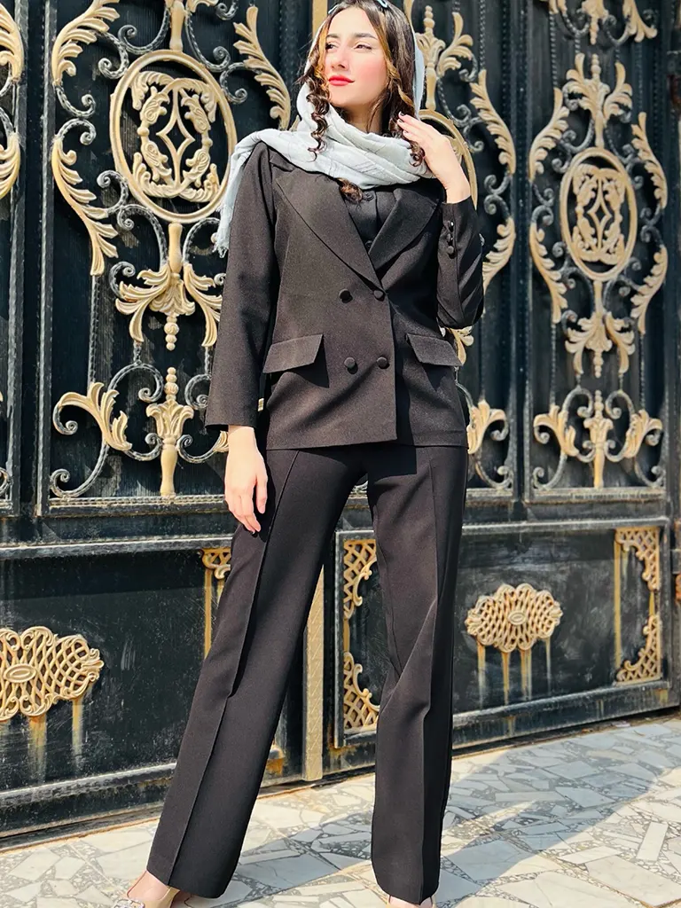 کت شلوار زنانه مدل چهار دکمه یقه انگلیسی طرح جانا جنس کرپ فوما