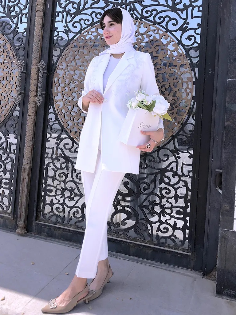 کت شلوار زنانه عقد و نامزدی سنگ دوزی طرح صدف جنس مازراتی