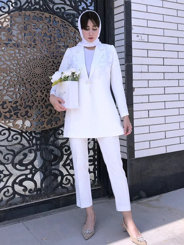 کت شلوار زنانه عقد و نامزدی مجلسی مدل سنگ دوزی جنس مازراتی مدل صدف