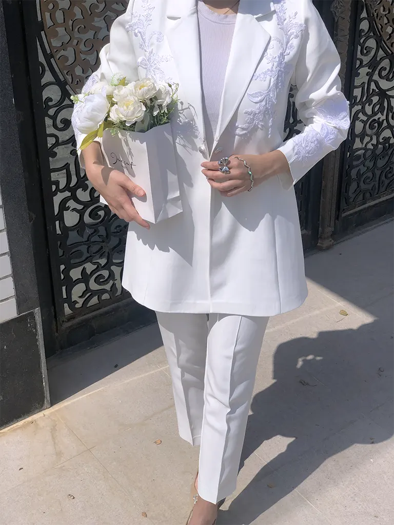 کت شلوار زنانه عقد و نامزدی سنگ دوزی طرح صدف جنس مازراتی