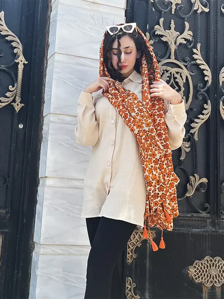 شومیز زنانه مدل یقه مردانه طرح رعنا جنس وال موسیلین کرم