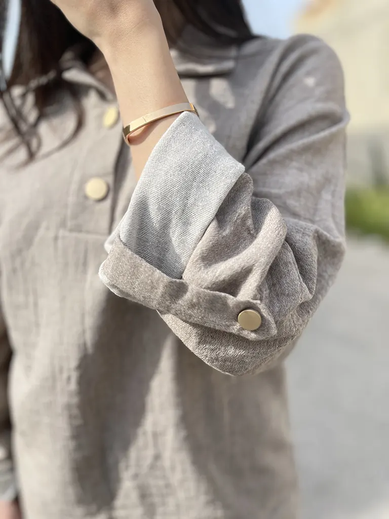 شومیز زنانه مدل دانشجویی جلو بسته جنس وال طرح جین کرم