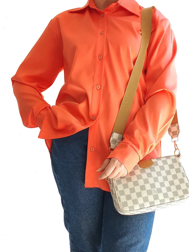 شومیز زنانه مدل یقه مردانه جنس کرپ کش رنگ هلویی گلبهی طرح هانا