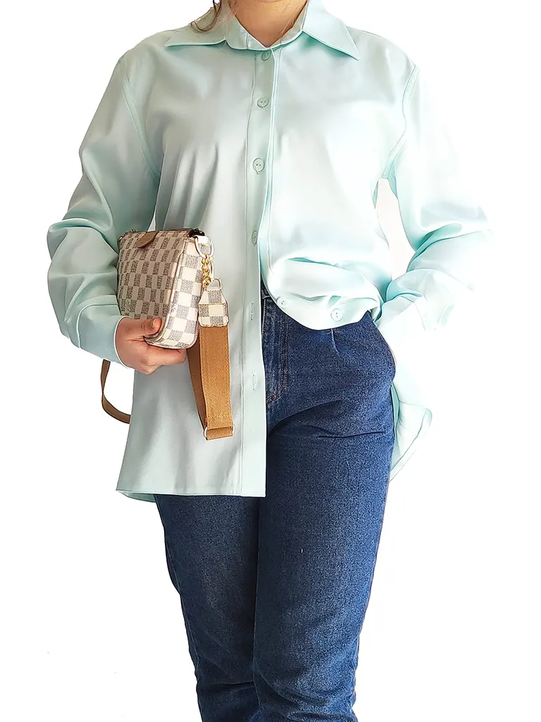 شومیز زنانه مدل یقه مردانه جنس کرپ کش رنگ آبی آسمانی طرح هانا