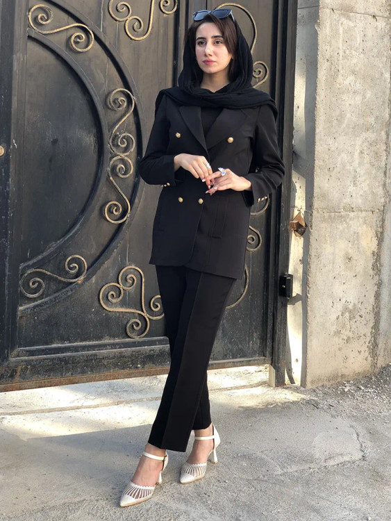 کت زنانه مشکی مدل شش دکمه طرح پادیز جنس کرپ دبل مازراتی