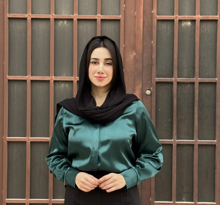 شومیز ساتن سبز زنانه ال ایکس - نمای نزدیک