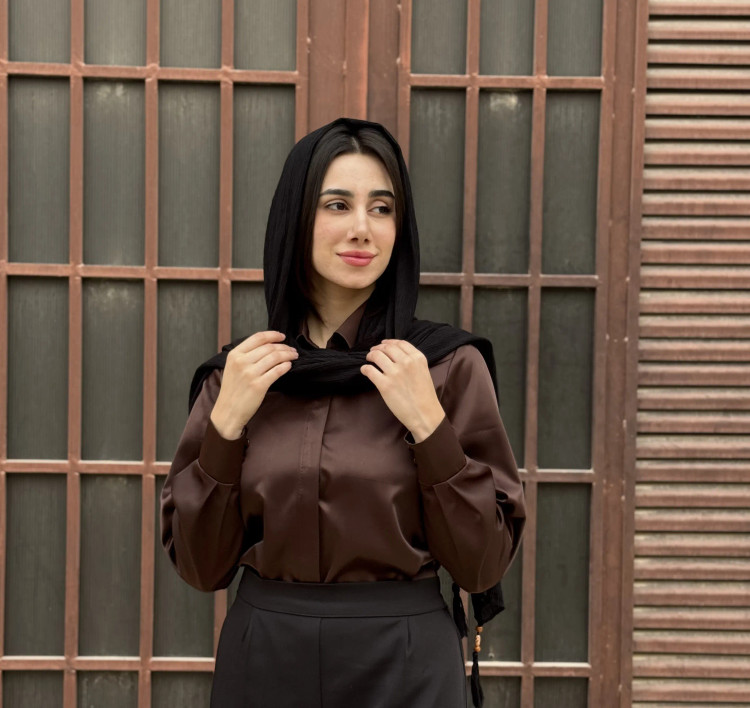 شومیز ساتن زنانه ال ایکس - نمای نزدیک