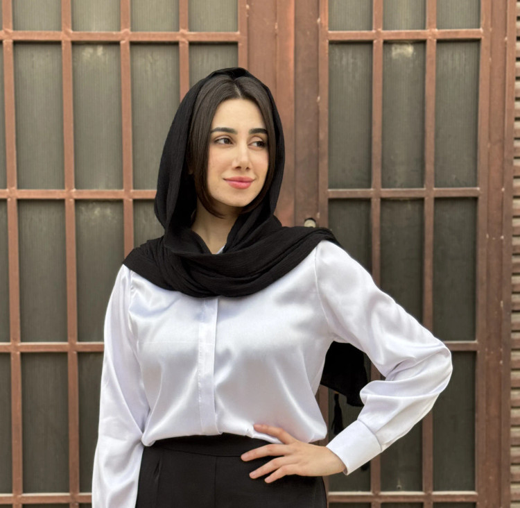 شومیز سفید ساتن زنانه ال ایکس - نمای نزدیک