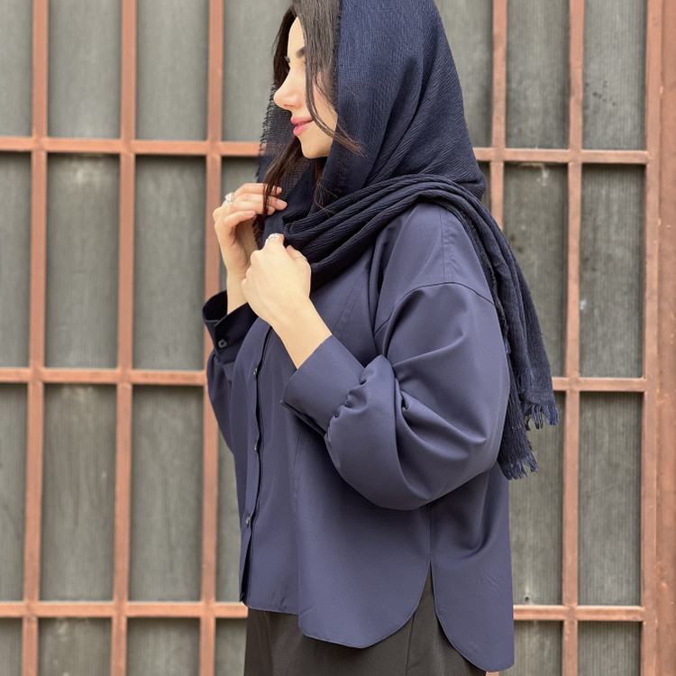 کراپ شومیز زنانه کرپ دوشین - نمای نیم رخ